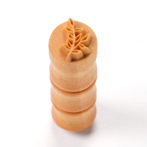 Scs-204 Small Round Stamp &#8211; Leaves on a Branch