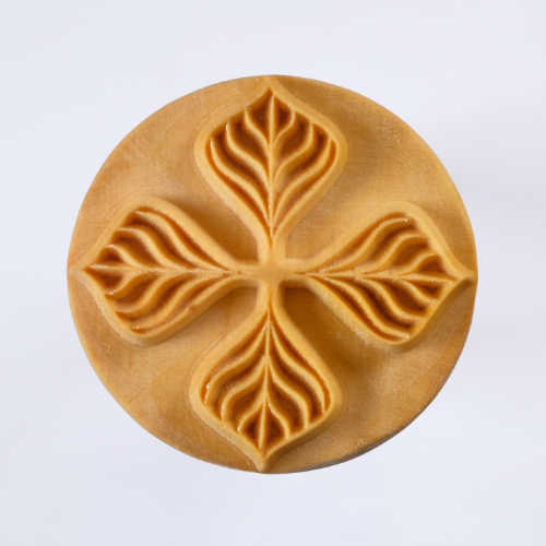 Scxl-025 Extra Large Round Stamp – Four Leaves