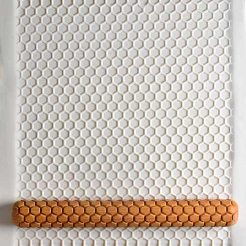 LHR-022 Long Hand Roller – Honeycomb