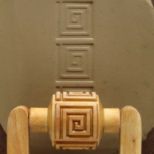 RM-001 Medium Handle Roller – Square Spiral