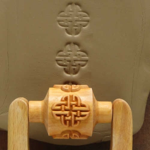 RM-004 Medium Handle Roller – Celtic Knot
