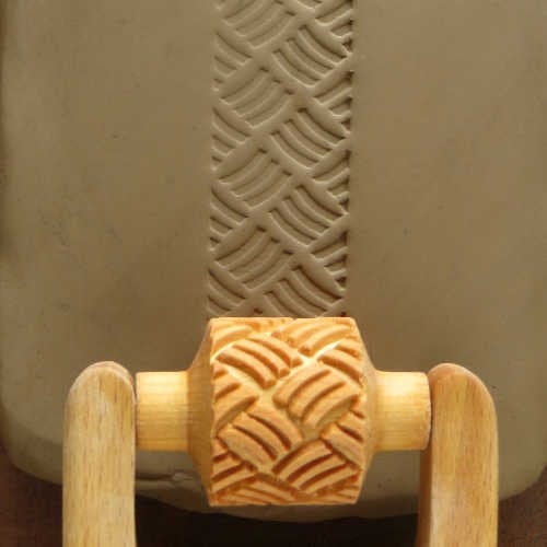 RM-008 Medium Handle Roller – Basket Weave