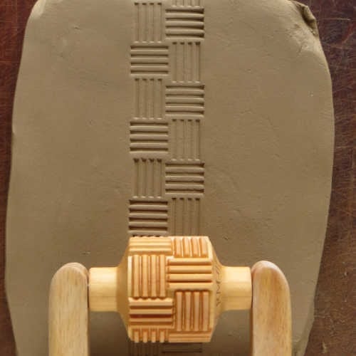 RM-014 Medium Handle Roller – Basket Weave 1