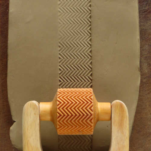 RM-016 Medium Handle Roller – Small Zigzag