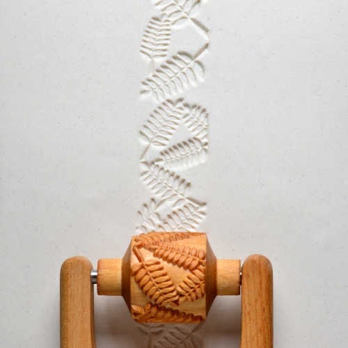 RM-026 Medium Handle Roller &#8211; Fern Leaves