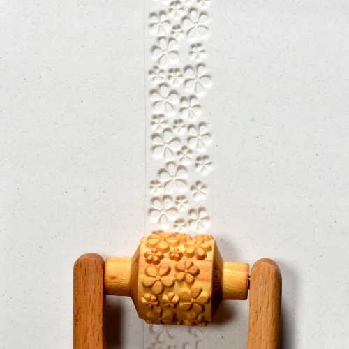 RM-043 Medium Handle Roller – Flowers