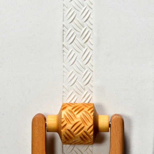 RM-044 Medium Handle Roller – Basket Weave 2