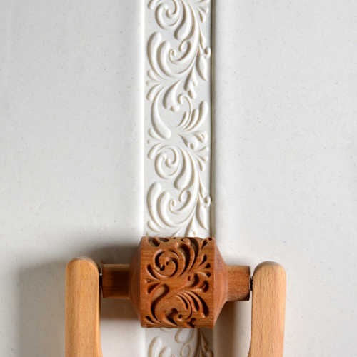 RM-051 Medium Handle Roller – Nouveau Floral