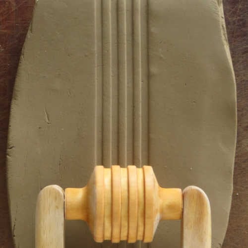 RM-101 Medium Handle Roller – 4 Wide Parallel Grooves