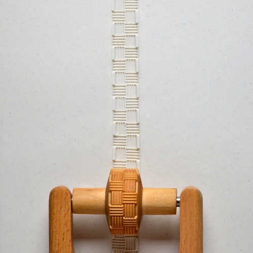 RS-001 Small Handle Roller – Basket Weave