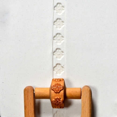 RS-013 Small Handle Roller &#8211; Celtic Knot