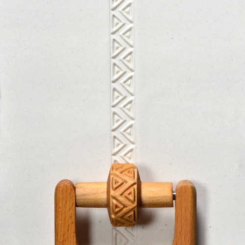 RS-025 Small Handle Roller &#8211; Zigzag and Triangles