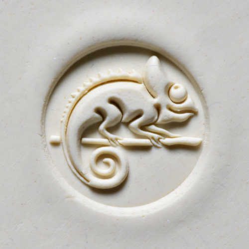 Scl-050 Large Round Stamp &#8211; Chameleon on Branch
