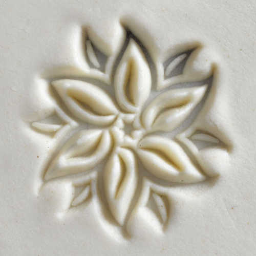 Scm-172 Medium Round Stamp &#8211; Poinsettia