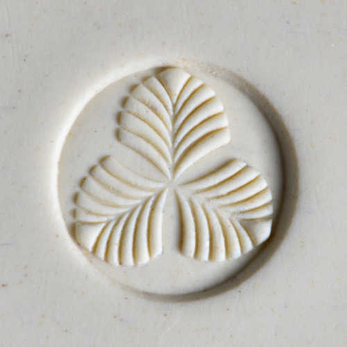 Scm-202 Medium Round Stamp &#8211; Tri-Leaf