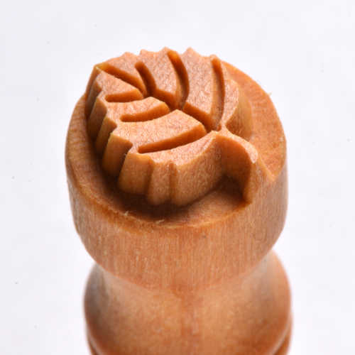 Scs-060 Small Round Stamp &#8211; Beech Leaf